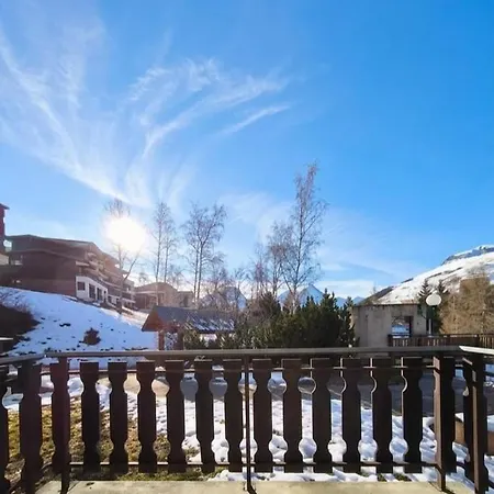 A 35 M Des Pistes En Bas Du Secteur 1800 *